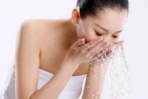 清水洗脸可以抹水乳吗，抹水乳的正确步骤